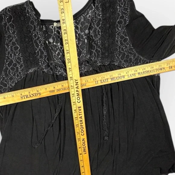 Gimmicks by BKE Top XL Black Flowy Lace 3/4 Sleeve Tie-Neck Women's Goth Dark - Picture 12 of 13